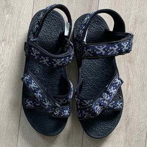 Altra - 11 canvas sandals blue and black